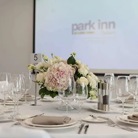 Park By Radisson Troyitska Hotel Kyjev